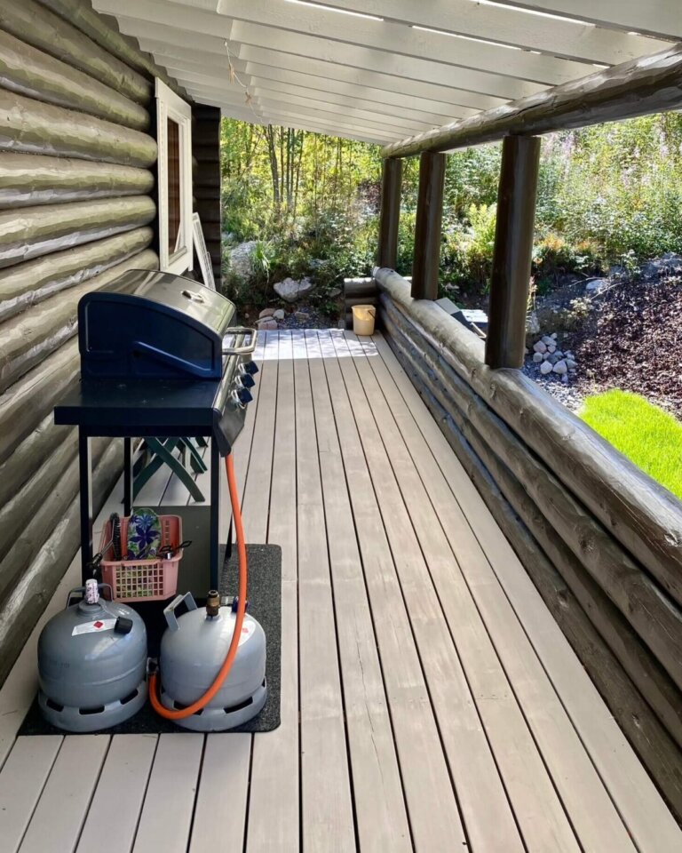 Kaasugrilli katetulla terassilla