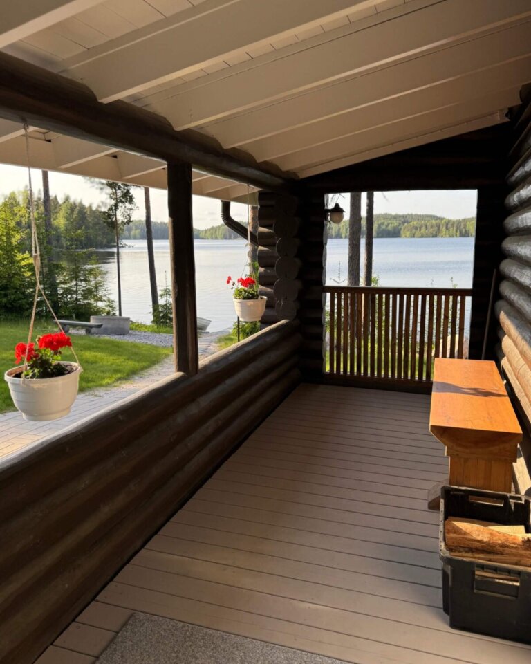 Saunamökin terassi