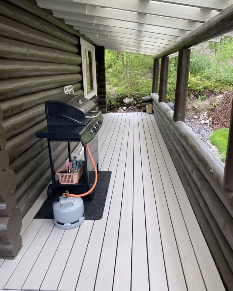 Kaasugrilli katetulla terassilla